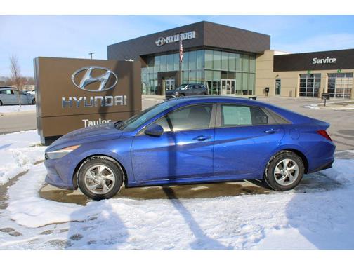 2022 Hyundai ELANTRA SE