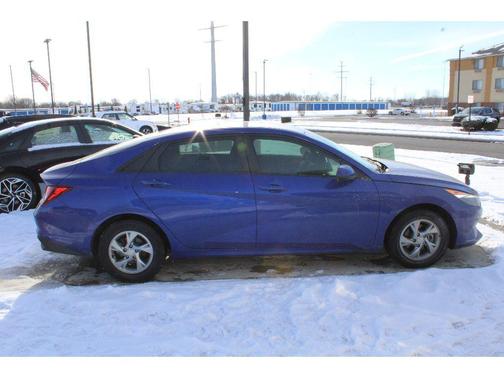 2022 Hyundai ELANTRA SE