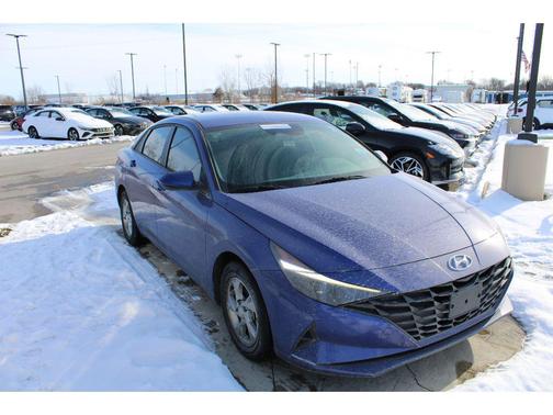 2022 Hyundai ELANTRA SE