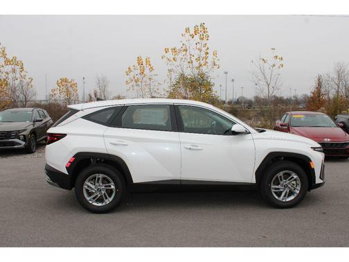 2025 Hyundai TUCSON SE