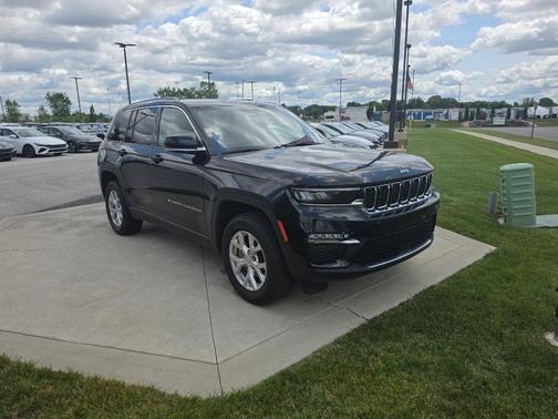 Diamond Black Crystal Pearlcoat 2023 Jeep Grand Cherokee Limited