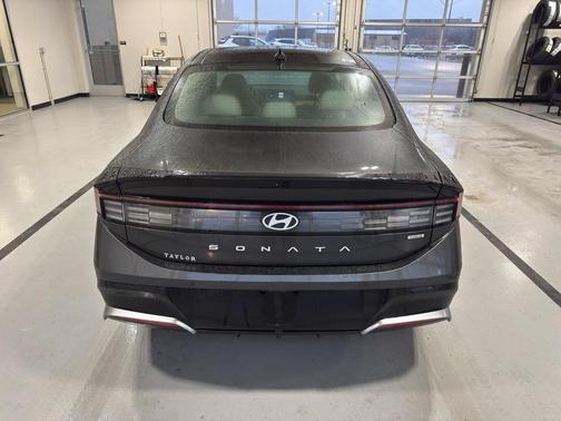2024 Hyundai SONATA Hybrid Limited