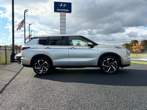 2024 Mitsubishi Outlander SE Black Edition S-AWC