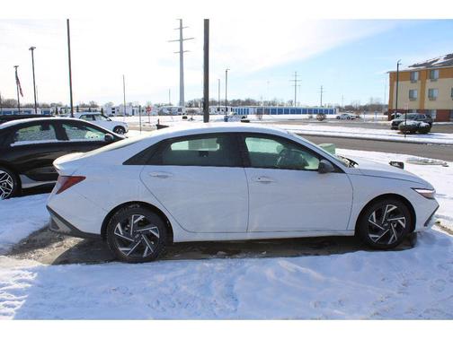 2025 Hyundai ELANTRA Sport