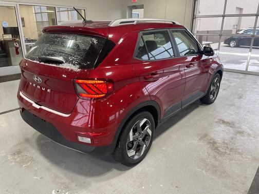 2024 Hyundai VENUE Limited