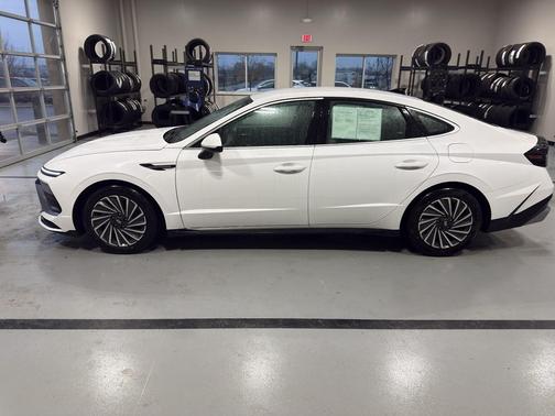 2024 Hyundai SONATA Hybrid SE