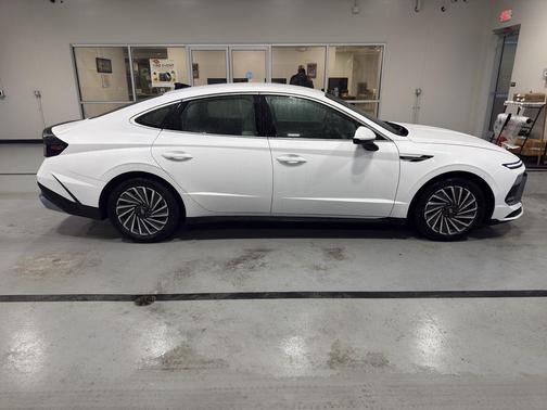 2024 Hyundai SONATA Hybrid SE