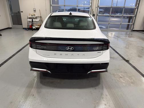 2024 Hyundai SONATA Hybrid SE