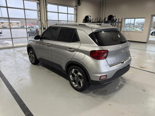 2024 Hyundai VENUE SEL