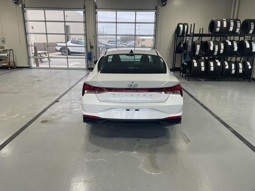 2021 Hyundai ELANTRA SE