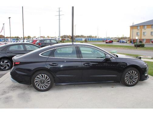 2024 Hyundai SONATA Hybrid SE