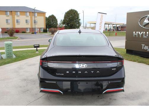 2024 Hyundai SONATA Hybrid SE
