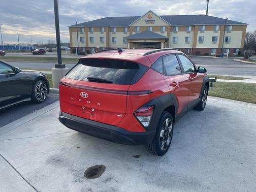 2024 Hyundai KONA SEL
