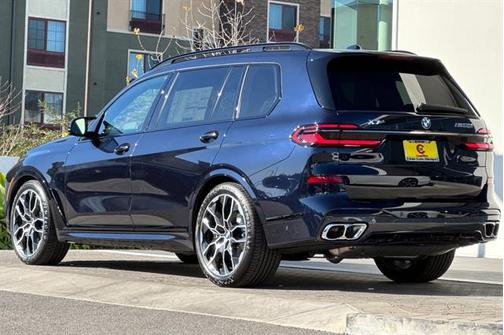 2025 BMW X7 M60i