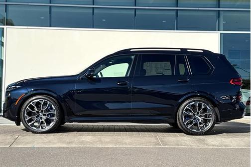 2025 BMW X7 M60i
