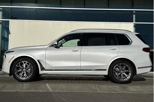 2025 BMW X7 xDrive40i