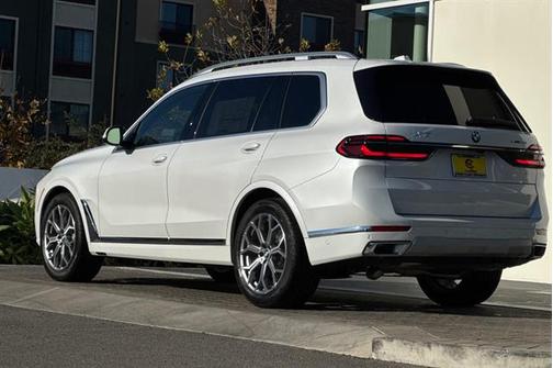 2025 BMW X7 xDrive40i