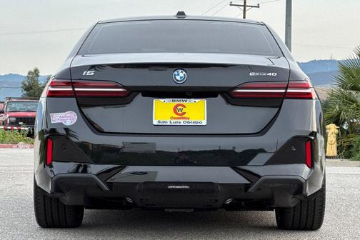 Black Sapphire Metallic 2024 BMW i5 eDrive40