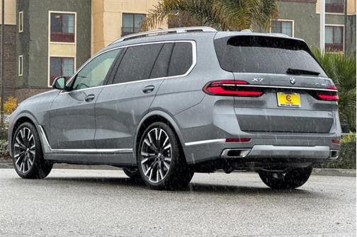 2025 BMW X7 xDrive40i