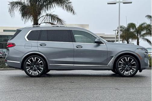 2025 BMW X7 xDrive40i