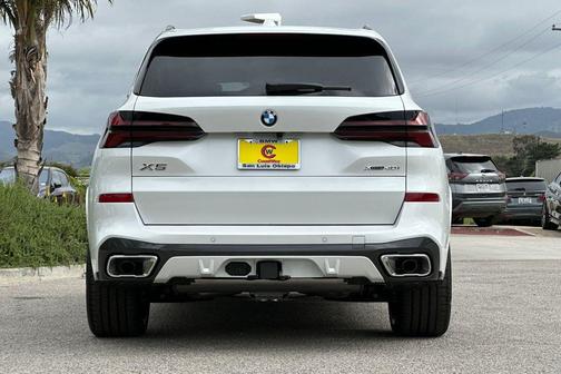 Mineral White Metallic 2026 BMW X5 xDrive40i
