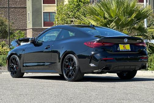 Black Sapphire Metallic 2026 BMW M440 i