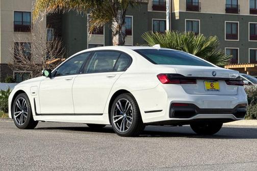 2022 BMW 745e xDrive