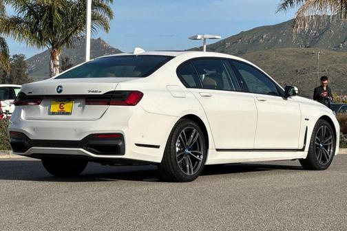 2022 BMW 745e xDrive
