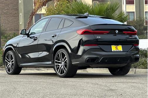 2021 BMW X6 M50i