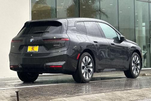 2026 BMW iX xDrive60