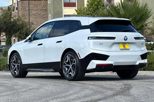 Mineral White Metallic 2025 BMW iX xDrive50