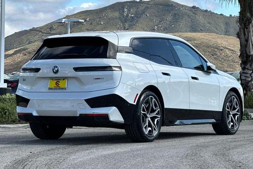 Mineral White Metallic 2025 BMW iX xDrive50