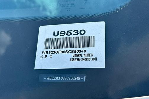 Mineral White Metallic 2025 BMW iX xDrive50