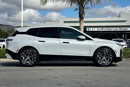 Mineral White Metallic 2025 BMW iX xDrive50