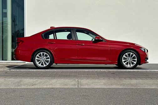 Melbourne Red Metallic 2016 BMW 320 i