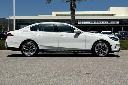 Alpine White 2026 BMW 530 530i
