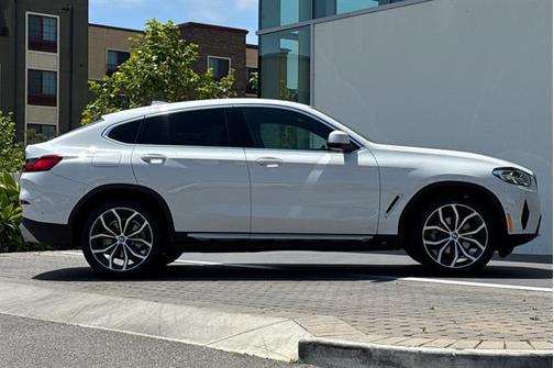 2022 BMW X4 xDrive30i