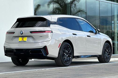 2026 BMW iX xDrive60