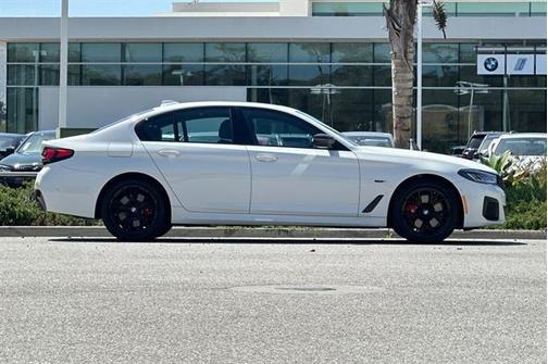 2022 BMW 530e Base