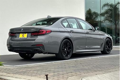 2022 BMW 530 i