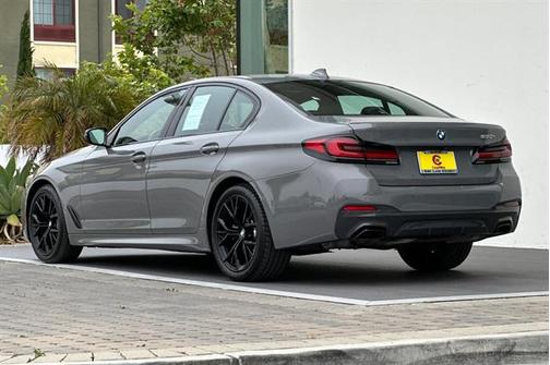 2022 BMW 530 i