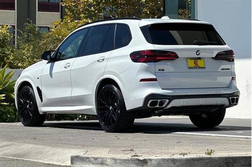 2026 BMW X5 M60i