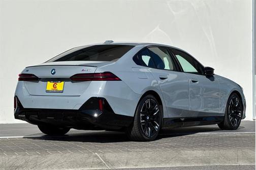 2025 BMW i5 M60