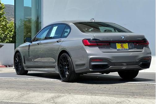2022 BMW 740 i