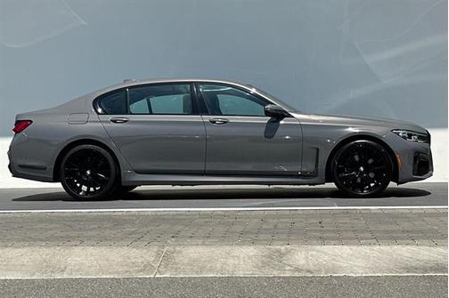 2022 BMW 740 i