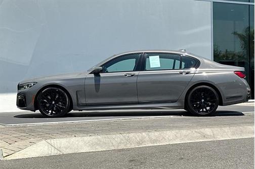 2022 BMW 740 i