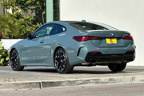 Cape York Green Metallic 2026 BMW M440 i