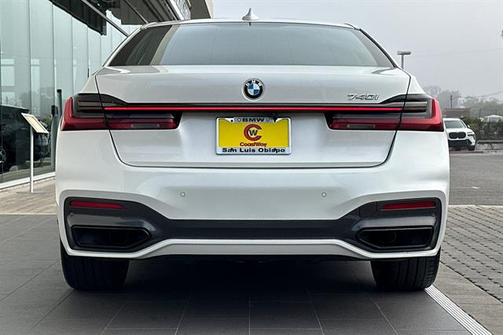 2022 BMW 740 i