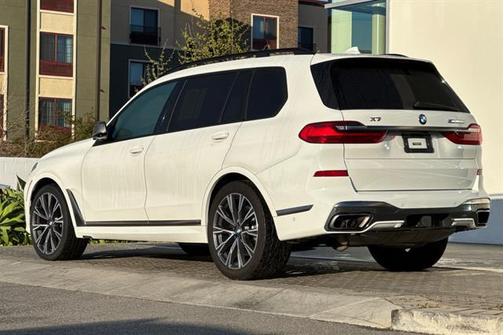 2021 BMW X7 M50i