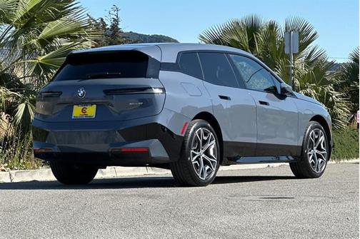 2025 BMW iX xDrive50
